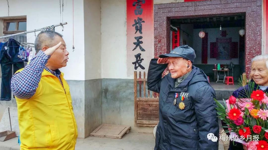 李建華與抗戰(zhàn)老兵的故事：為英雄盡孝道，為后世傳善行