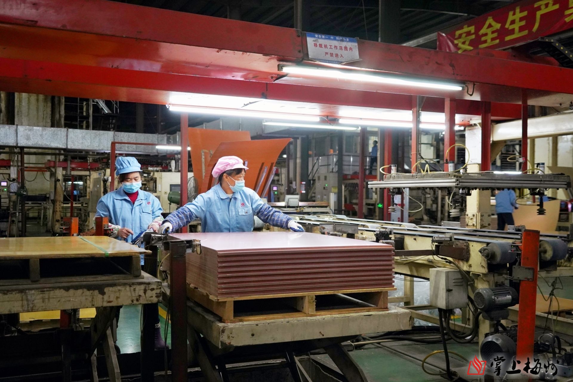 安心返鄉(xiāng)來 發(fā)展路更寬！梅州市威利邦電子科技有限公司深耕主業(yè)提升效能